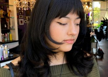 15 mittelgroße geschichtete Haarschnitte, die gerade genug Form hinzufügen