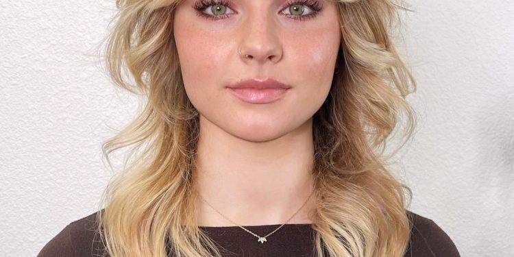 15 mittelschichtete Shag -Schnitte, die cool und sorglos schreien