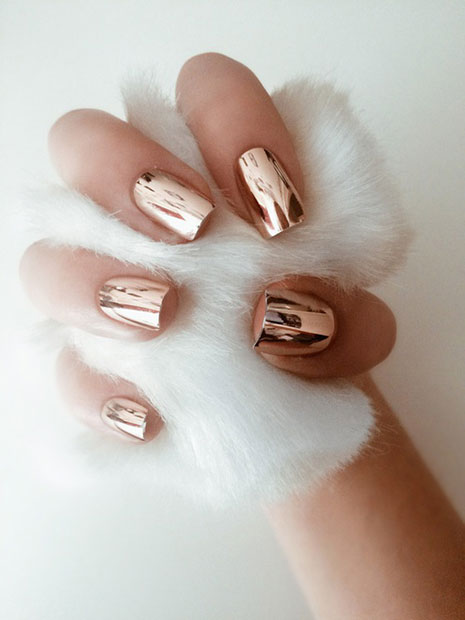 20 trendige metallische Nageldesigns, die jetzt kopiert werden können Einfaches goldenes metallisches Chromnageldesign