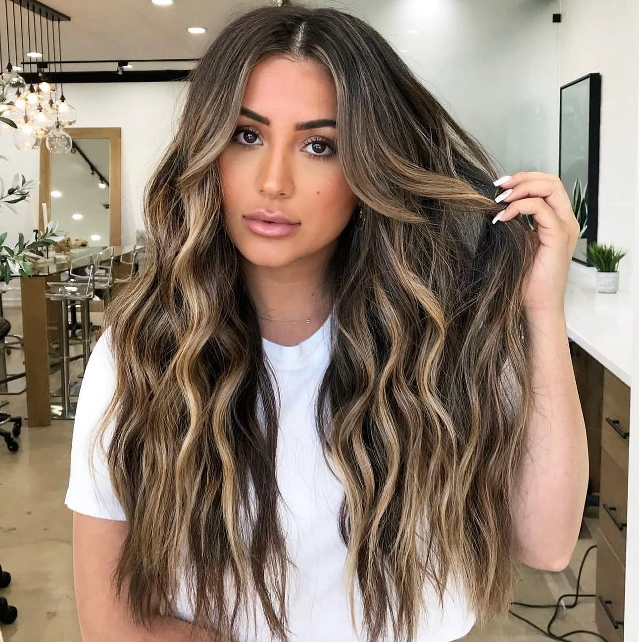 15. Strandkaramell -Highlights auf tiefer Brünette (hellbraunes Haar mit Highlights)