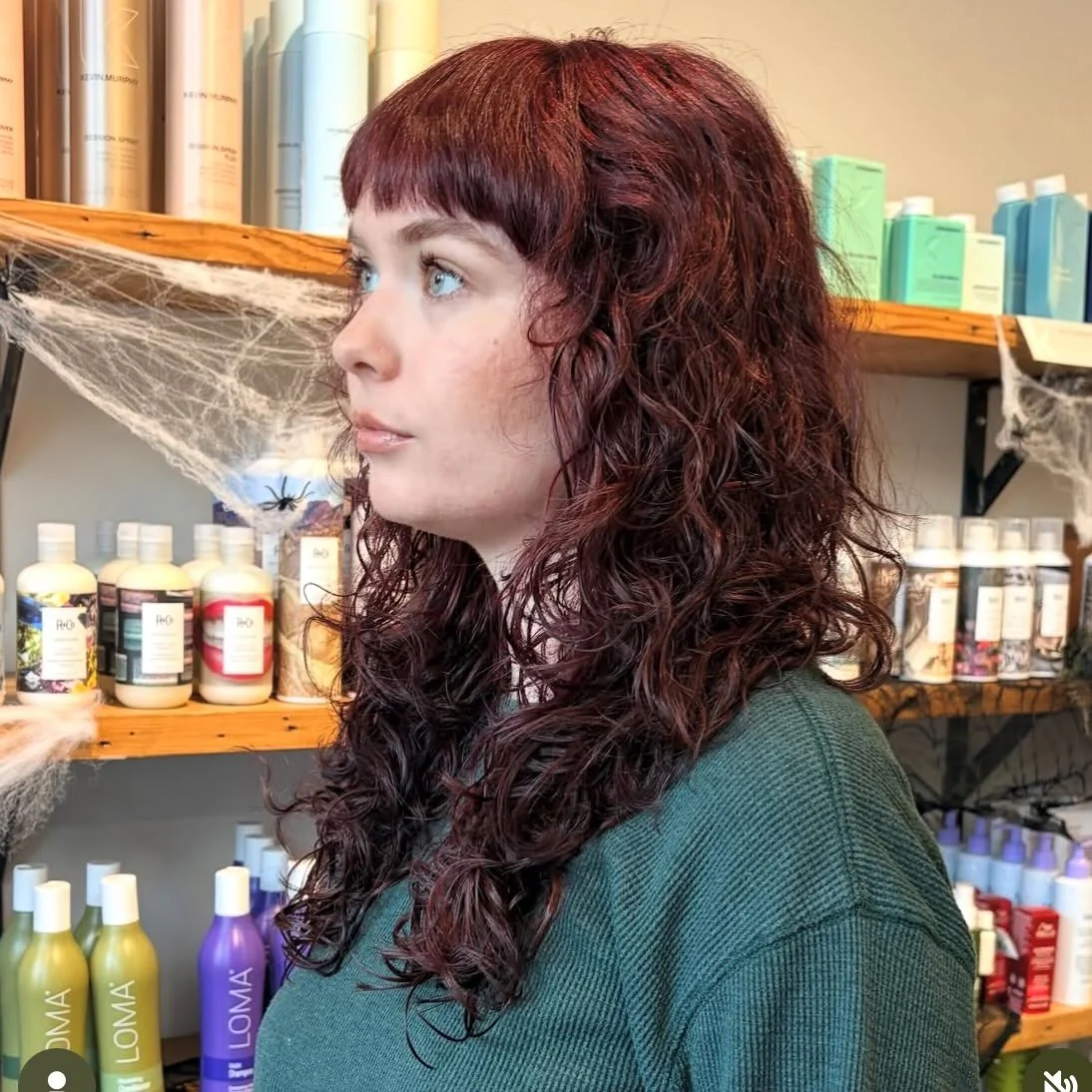 15. Lockiger Pflaumenzopf mit Mikrofransen (Pflaumenhaarfarbe)