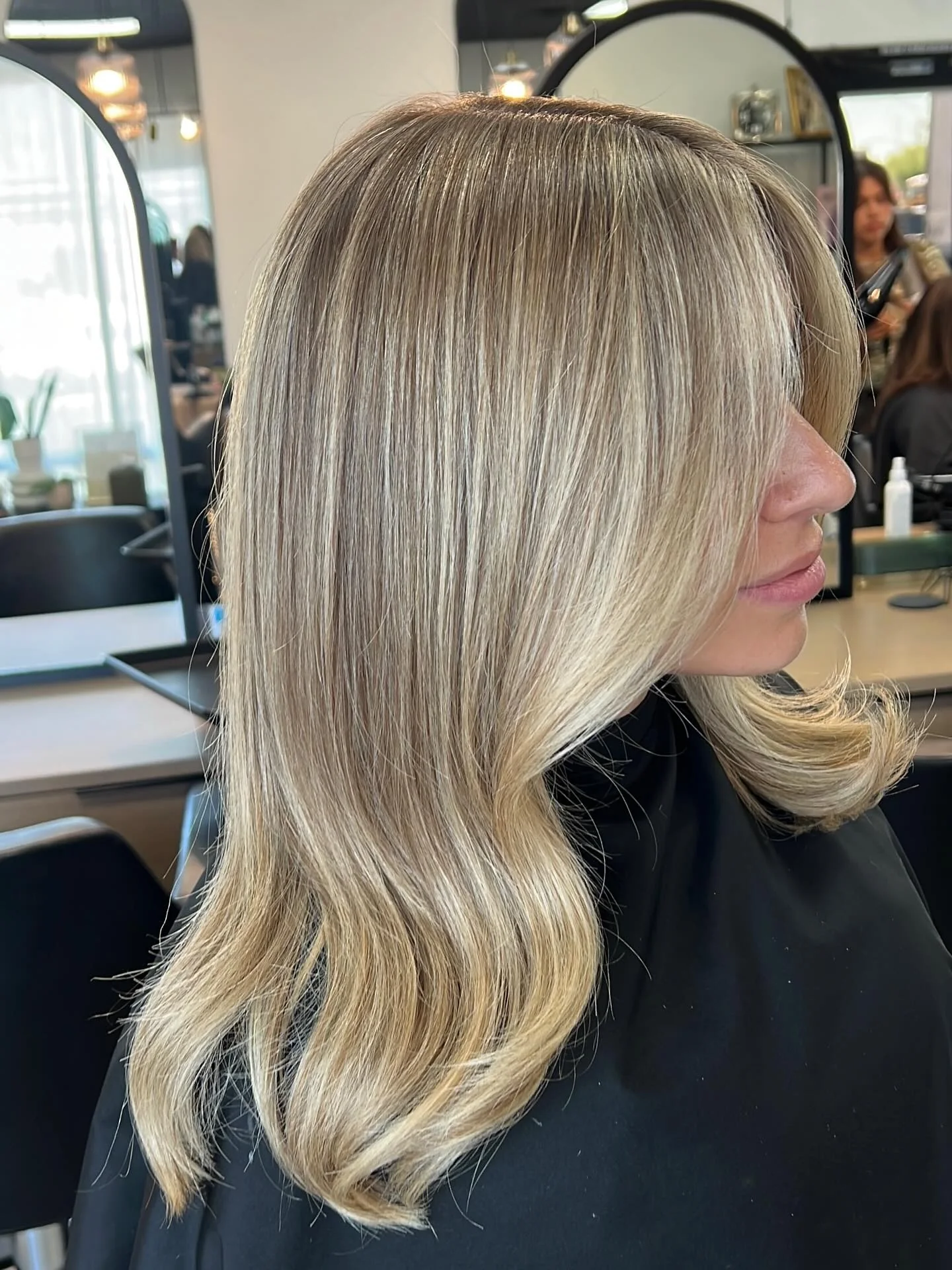15. Dimensionales Sandblond mit umrahmenden Lowlights (Blondes Haar mit Lowlights)