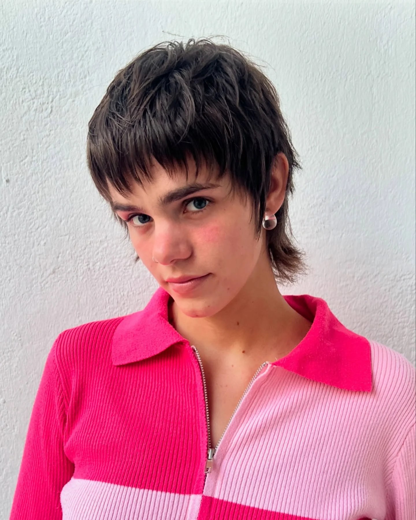 15. Edgy Espresso Shullet Pixie (Zottige Pixie-Frisuren)