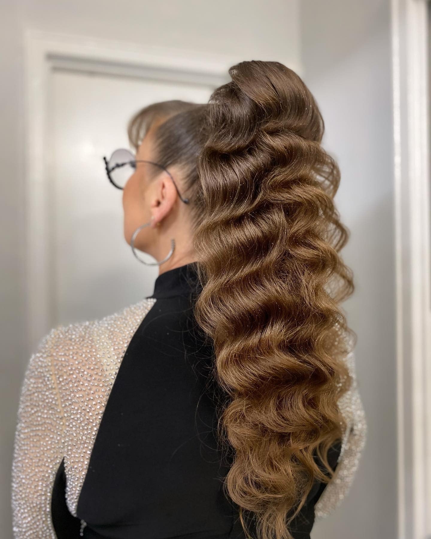 15. Glamwellen -Pferdeschwanz mit aufgehobener Krone (Geburtstagsfrisuren)