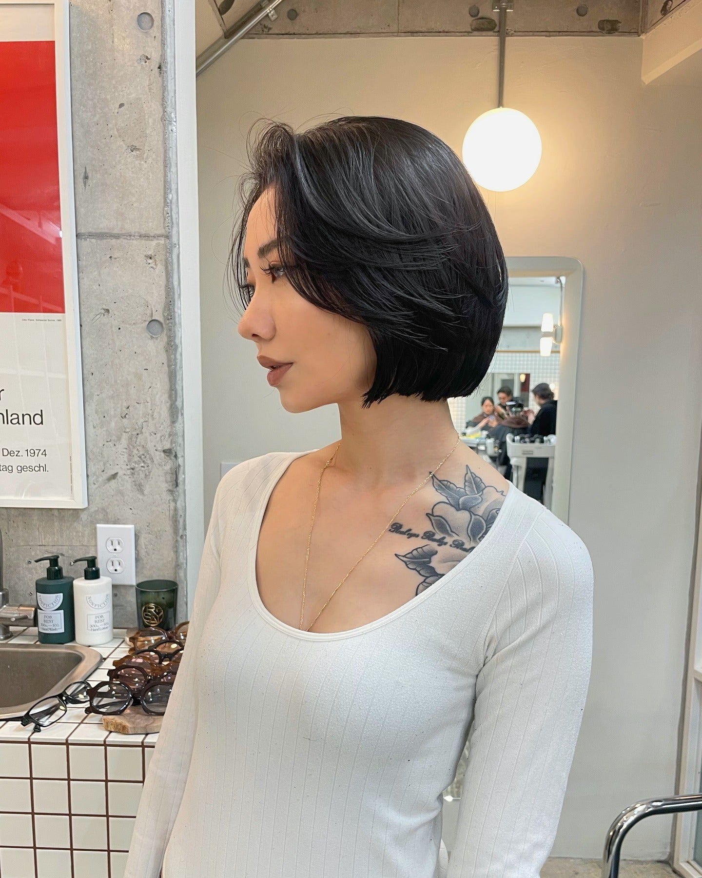 15. Glossiger Jet Black Runded Bob (geschichtete Bob -Frisuren)