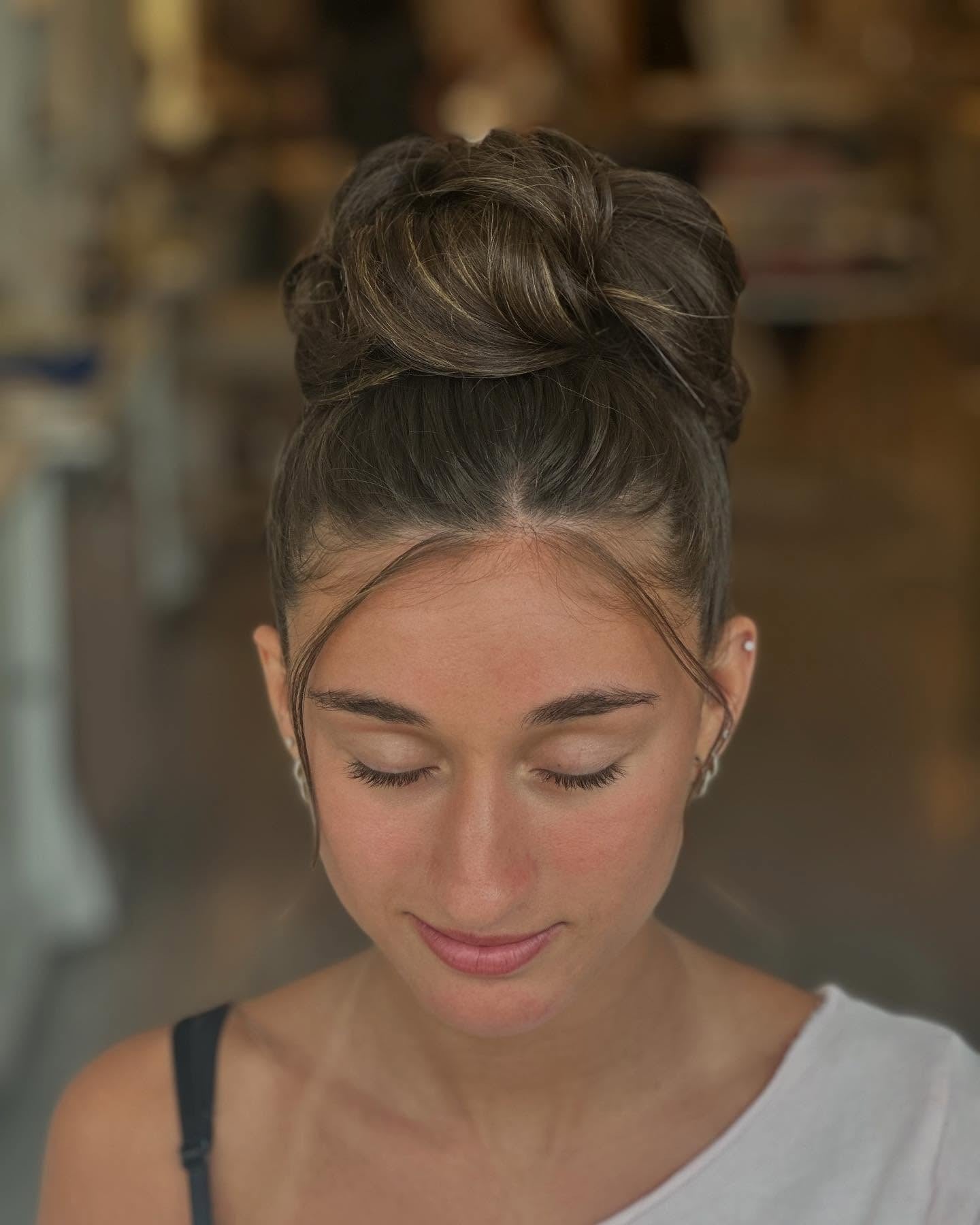 15. Hochschleiftes Brötchen mit Kastaniendimension (Promfrisuren)