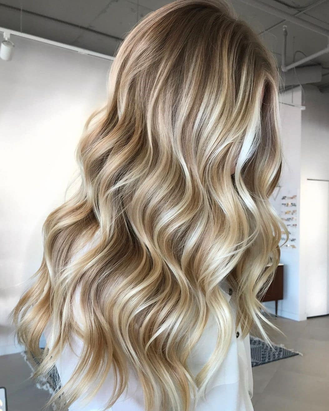 15. Honig blonde Balayage (helle Haarfarbe)