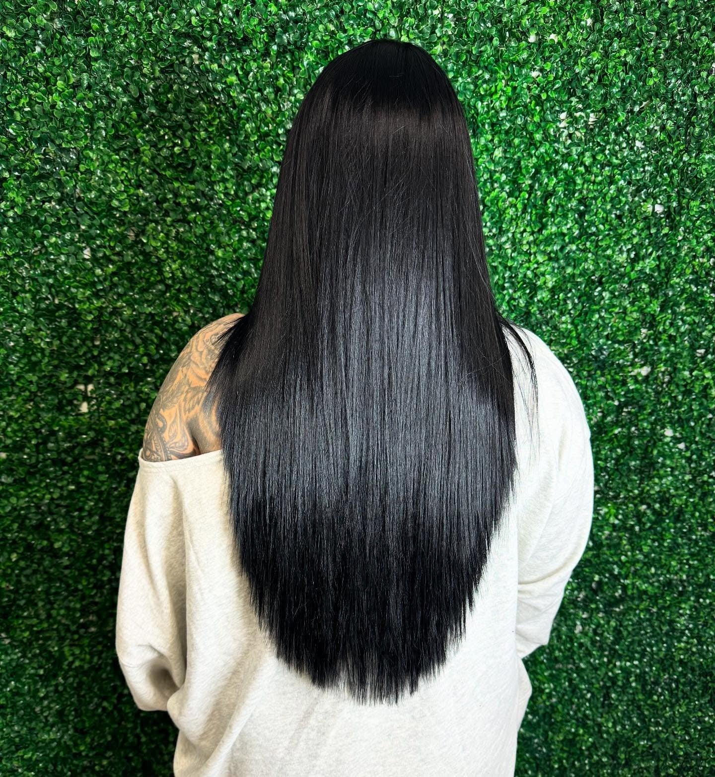 15. Jet Black Sleek V-Cut (Straße Frisuren)