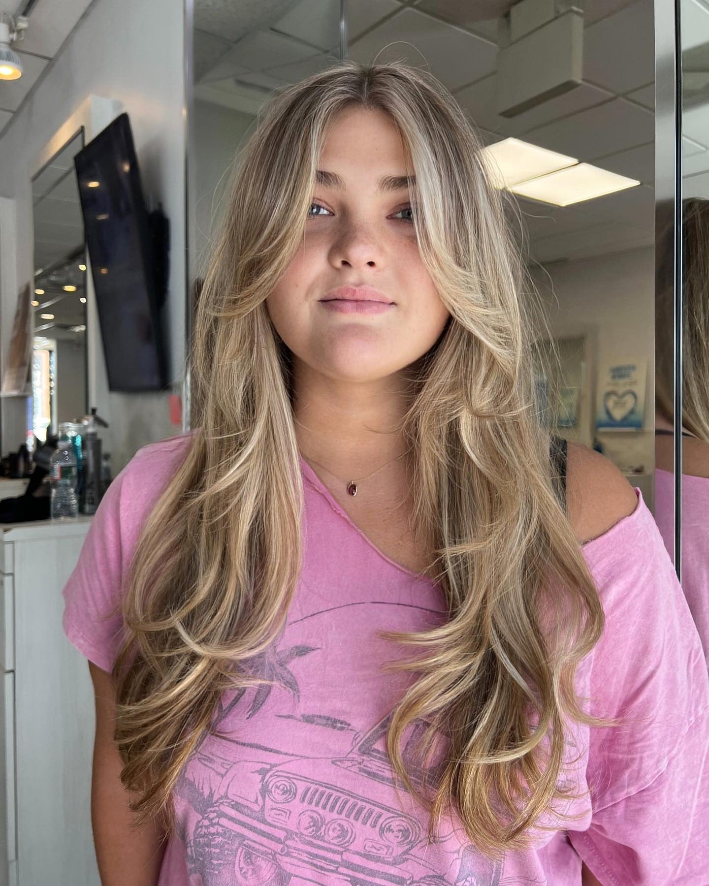 15. Layered Blowout mit sandiger Honigmischung (sandblonde Haarfarbe)