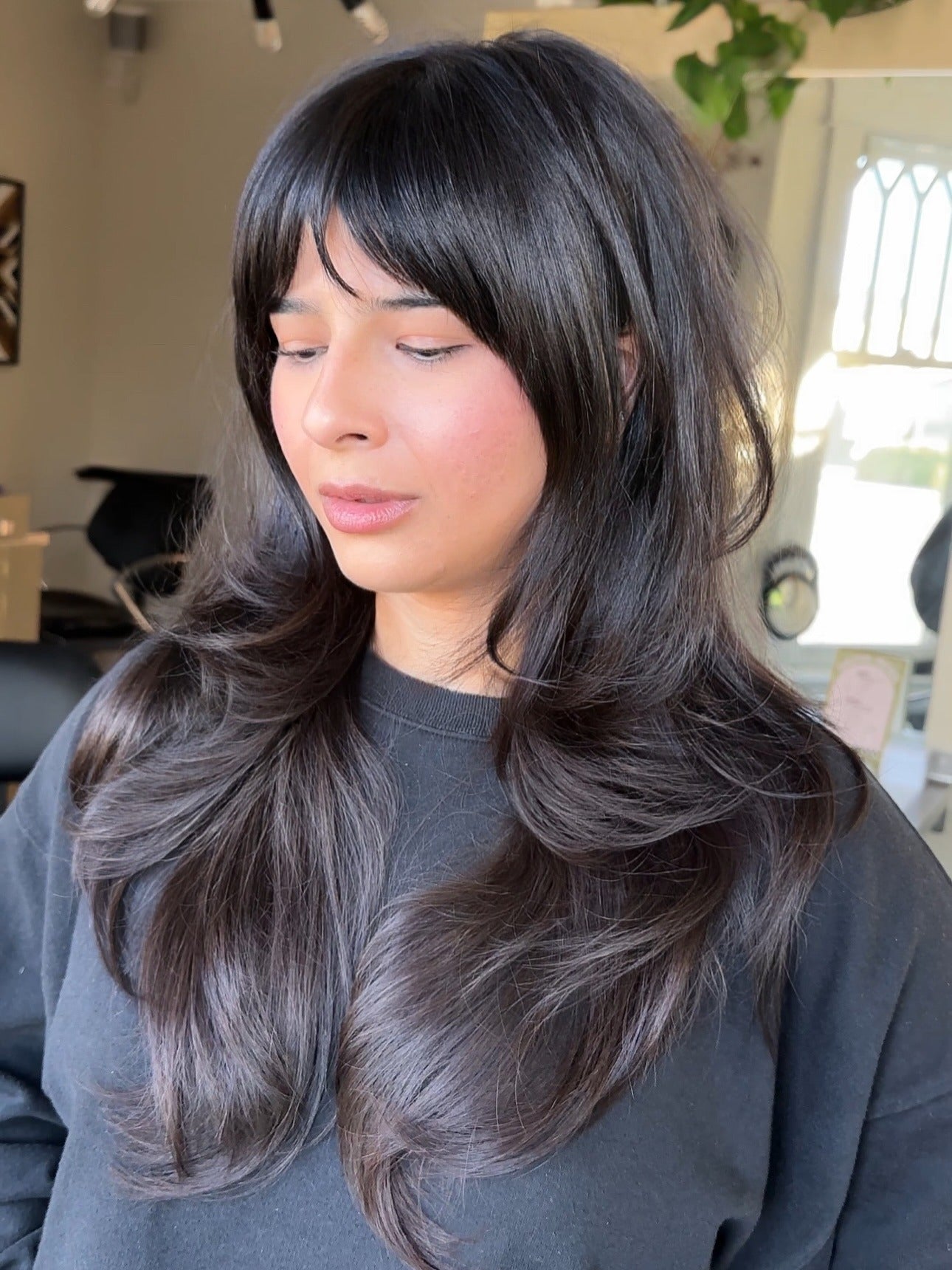 15. Langer Espresso -Shag mit gefiedertem Vorhangrand (lange Shag -Frisuren)