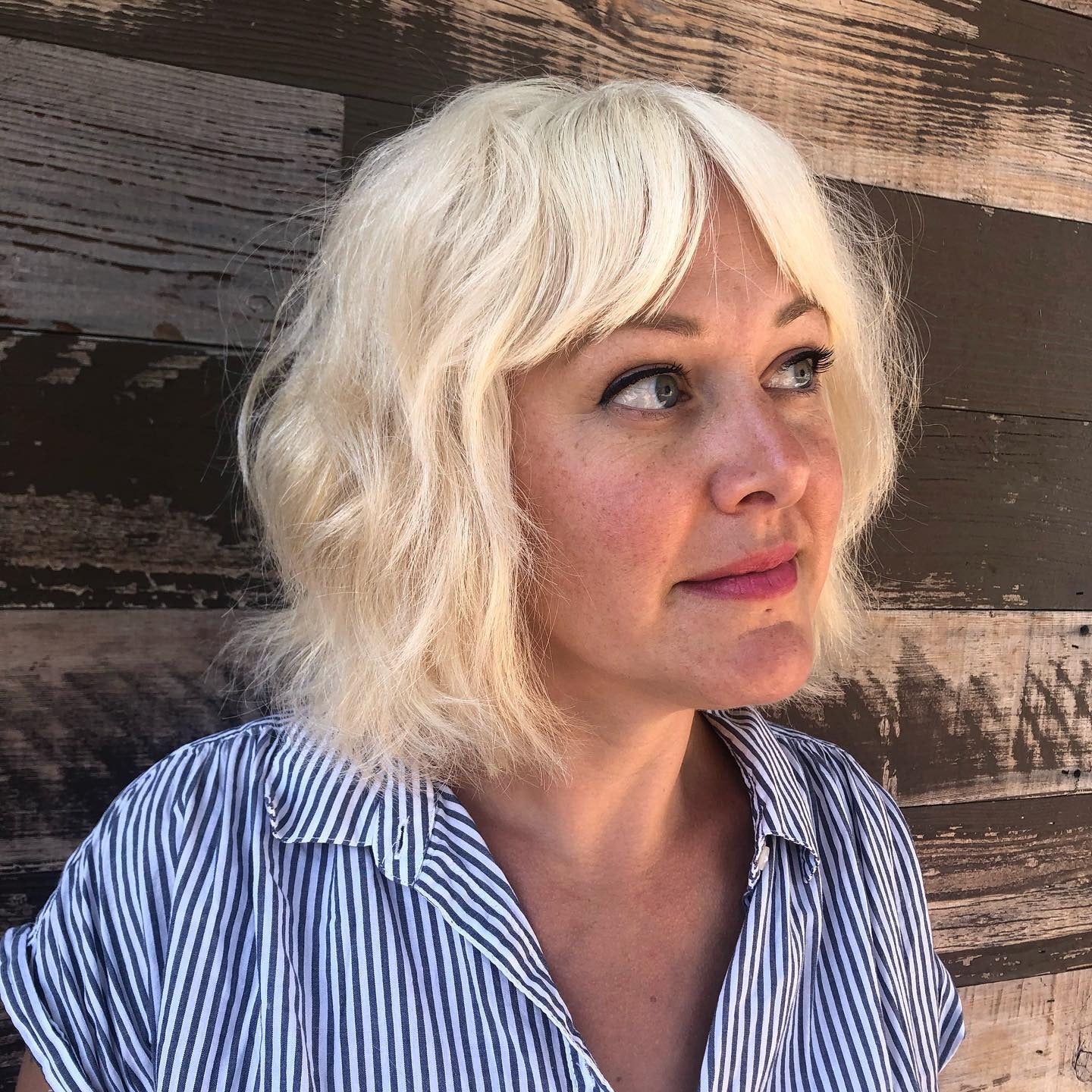 15. Platinum Textured Bob mit weichen Fransen (Shaggy Bob Haircuts)