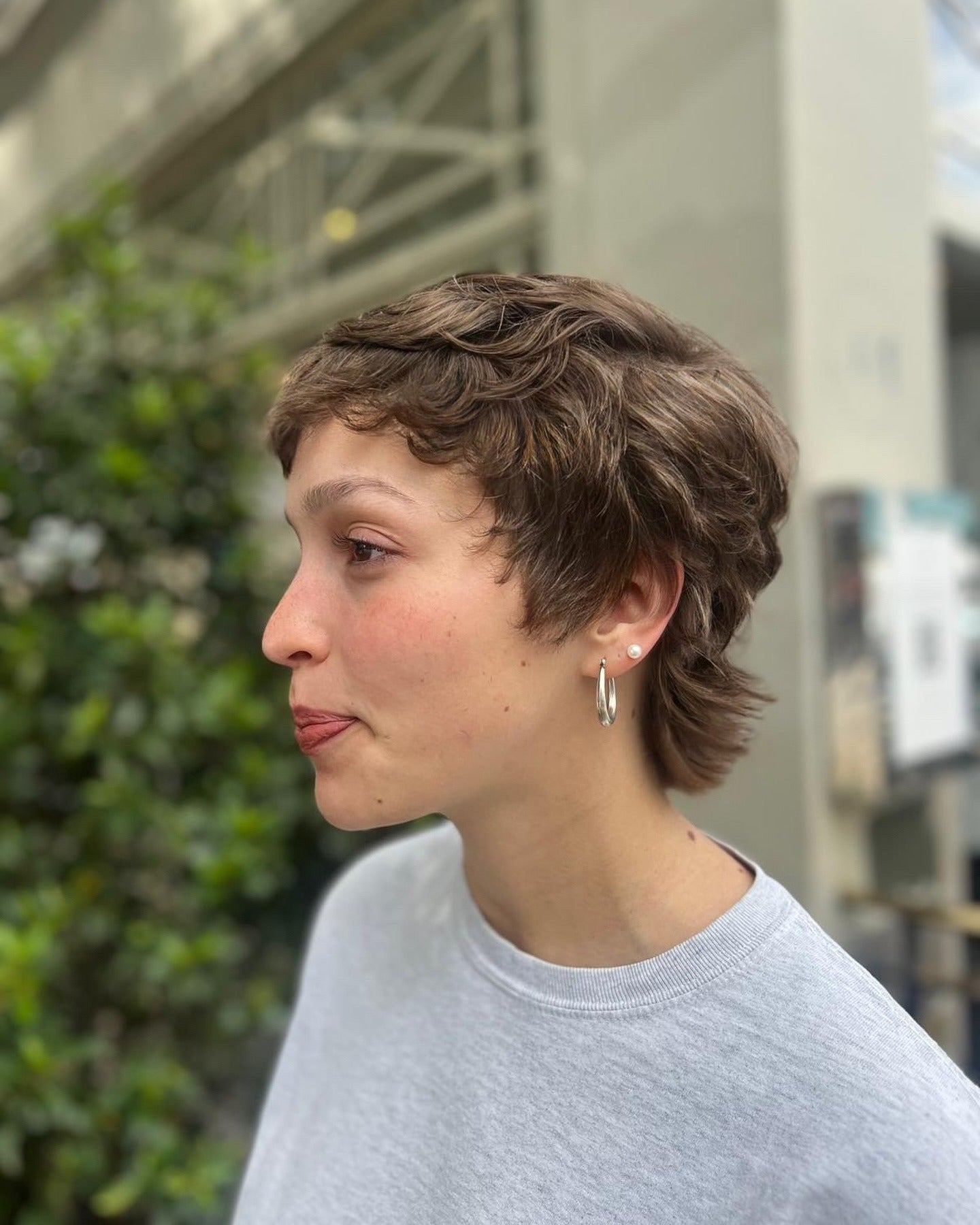 15. Sandy Braun Wavy Pixie (Pixie -Haarschnitte)