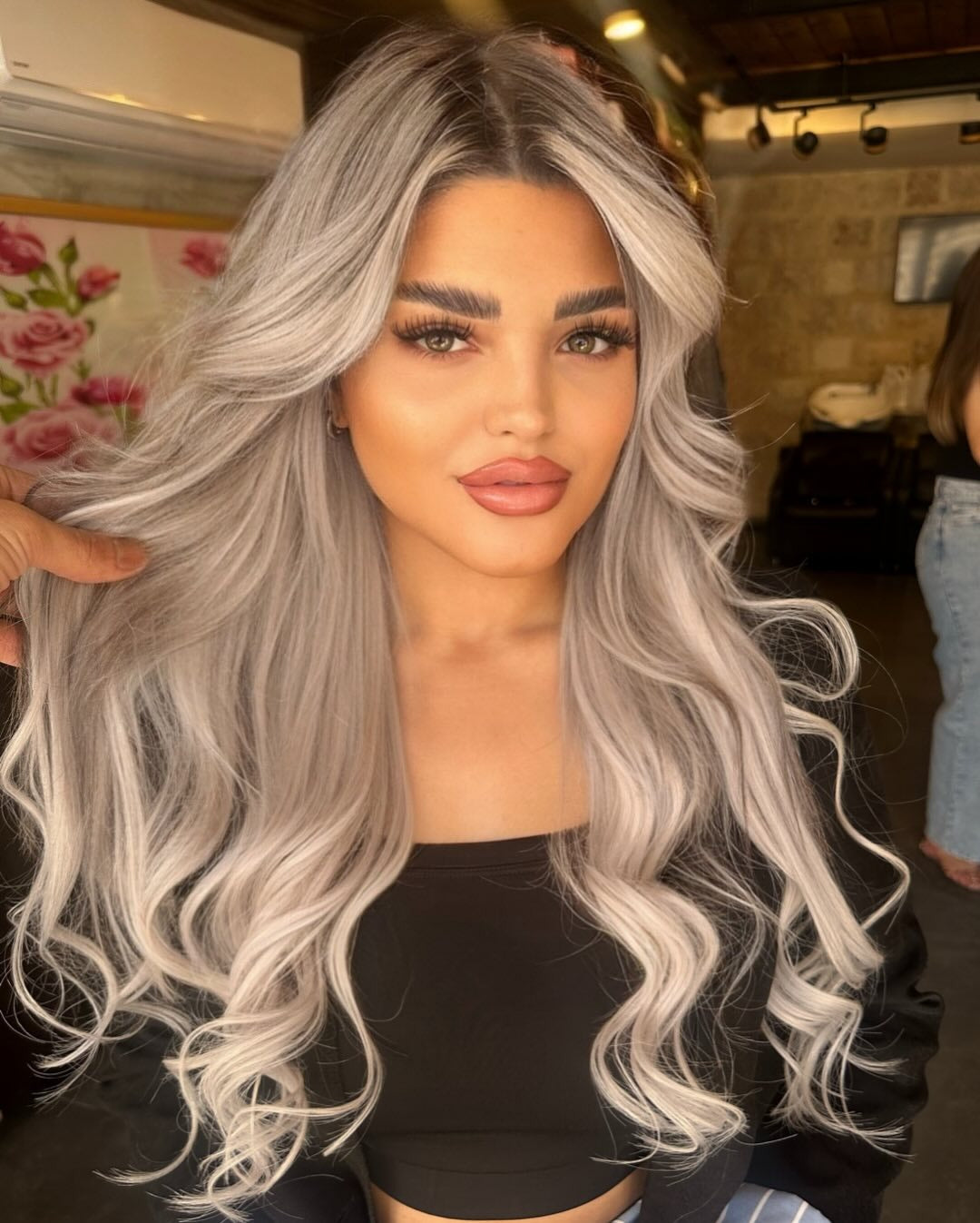 15. Silberblonde Glamwellen (silberne Haarfarbe)