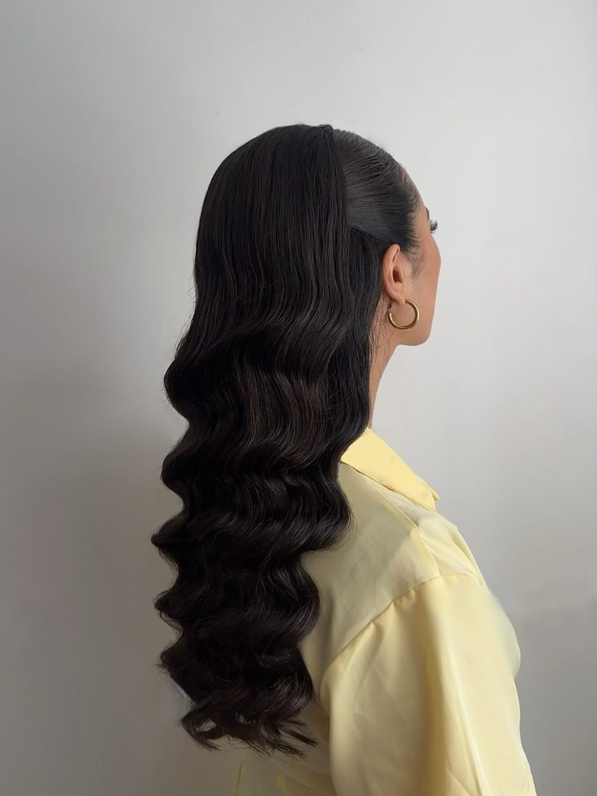 15. Strukturierte Pferdeschwanzwellen in Mitternacht schwarz (wellige Frisuren)