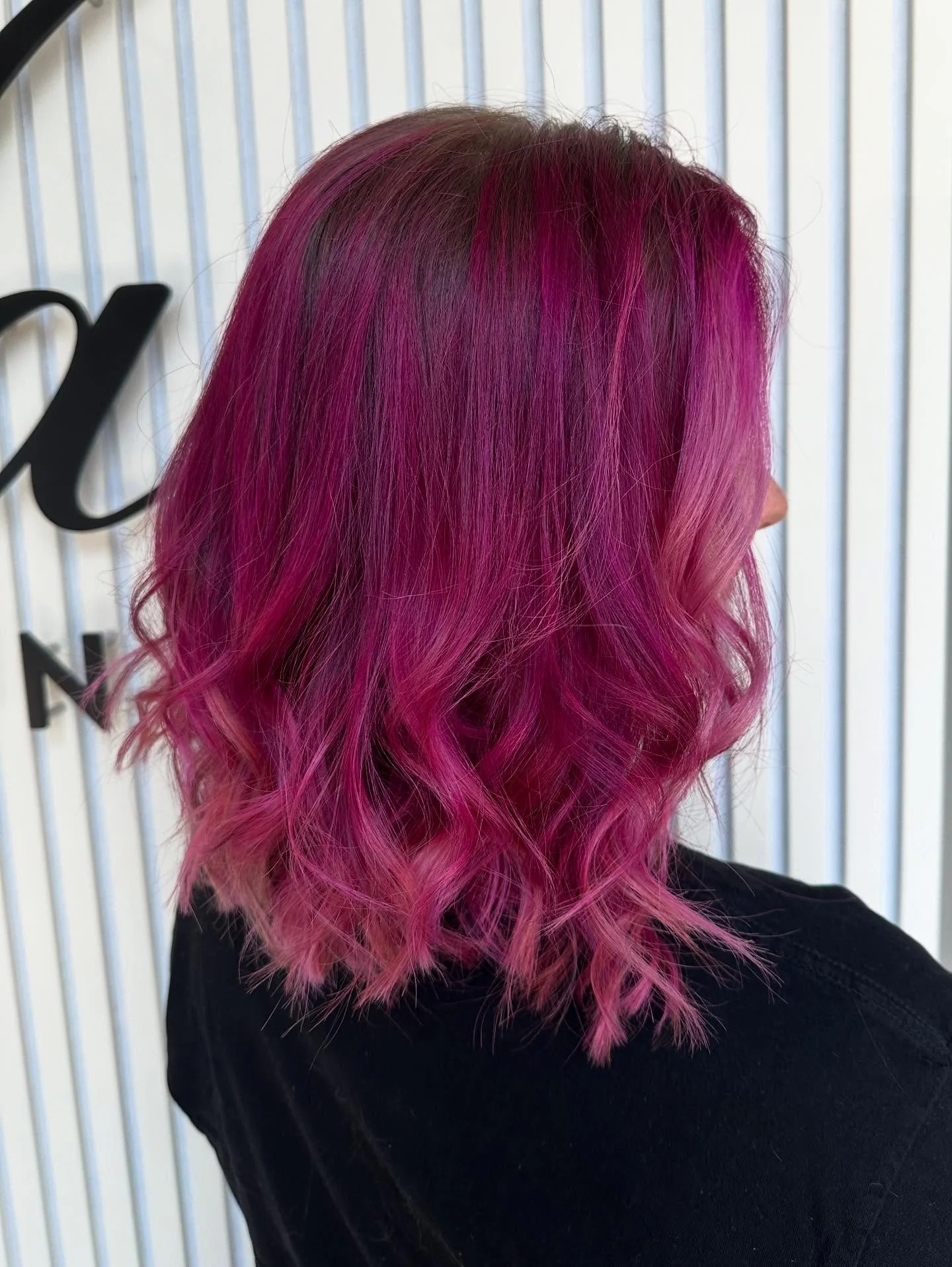 15. Strukturierter Magenta-Lob mit sanfter Bewegung (Magenta-Haarfarbe)