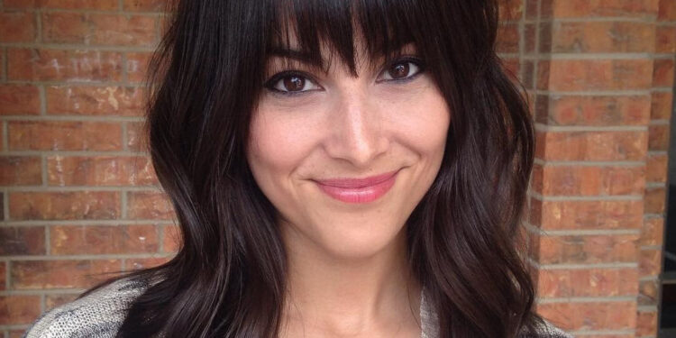 16 schicke wellige Haare mit Pony -Stilen, die toll aussehen