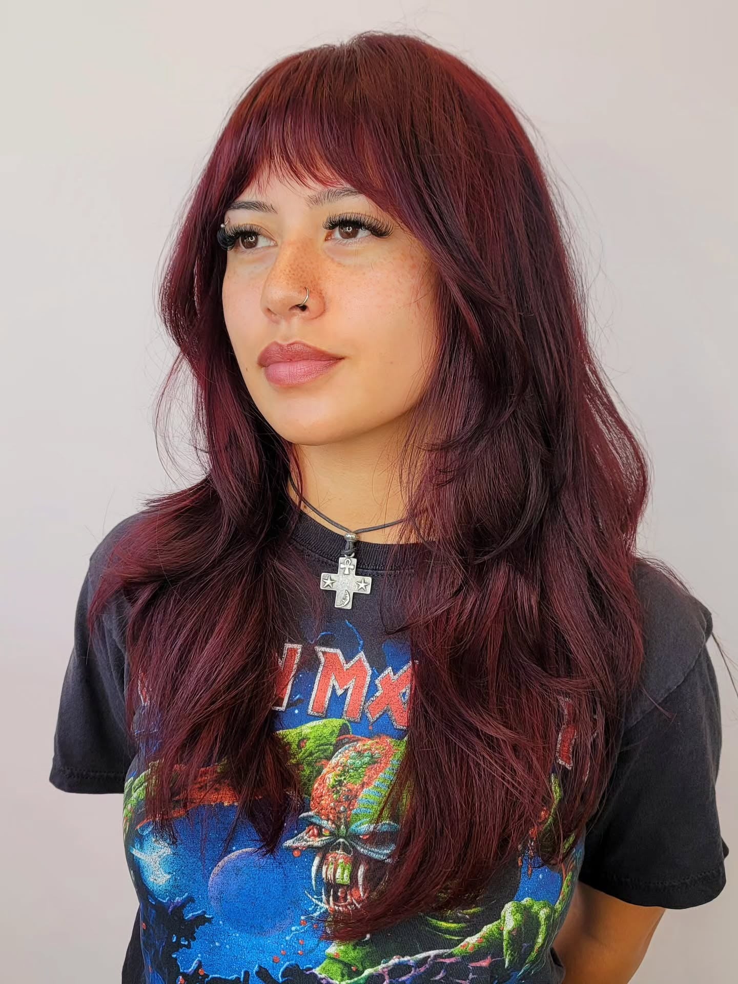 16. Deep Burgund Shag mit strukturiertem Rand (lange Shag -Frisuren)