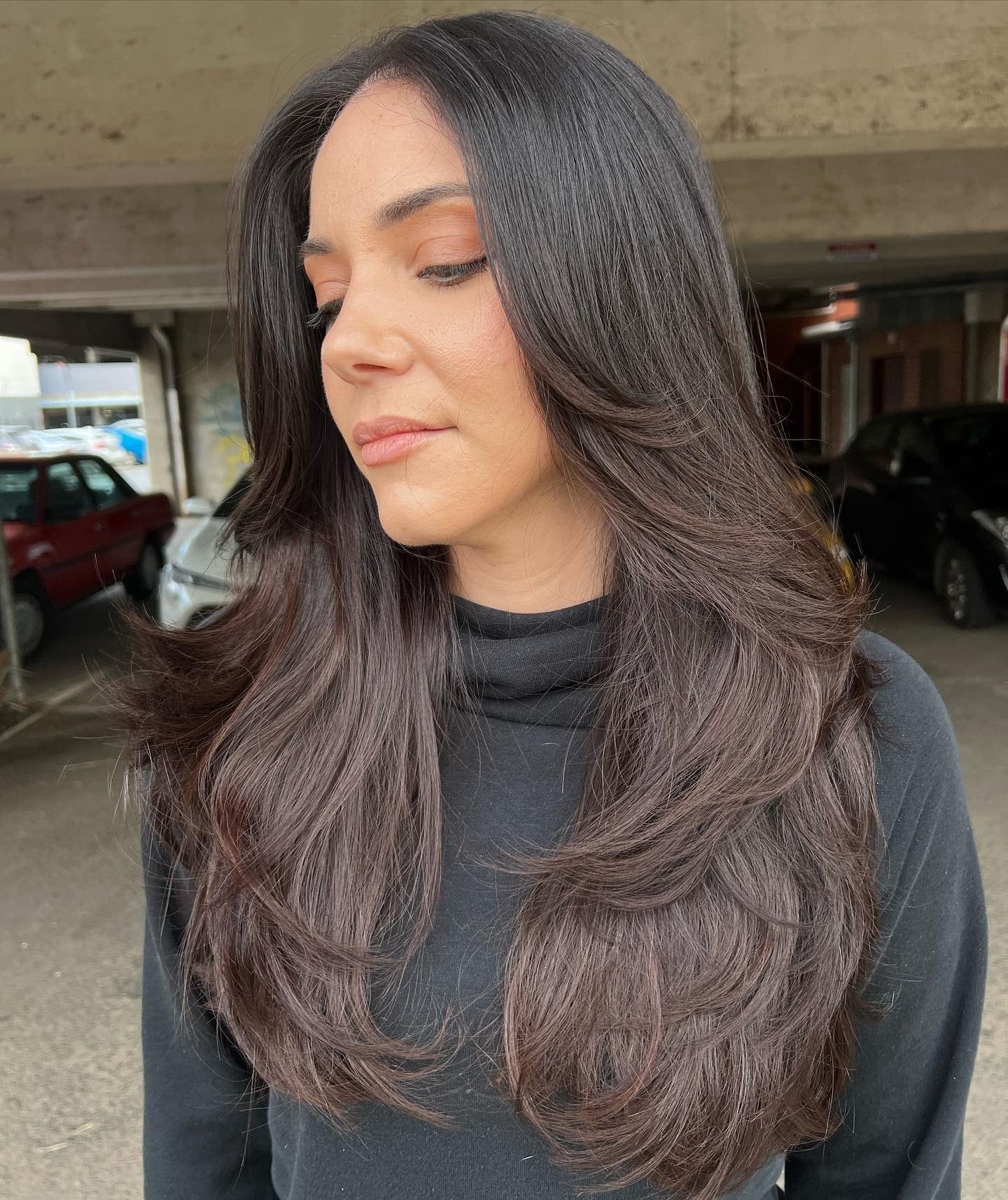 16. Hochglanzschichten auf reicher Brünette (geschichtete Frisuren)