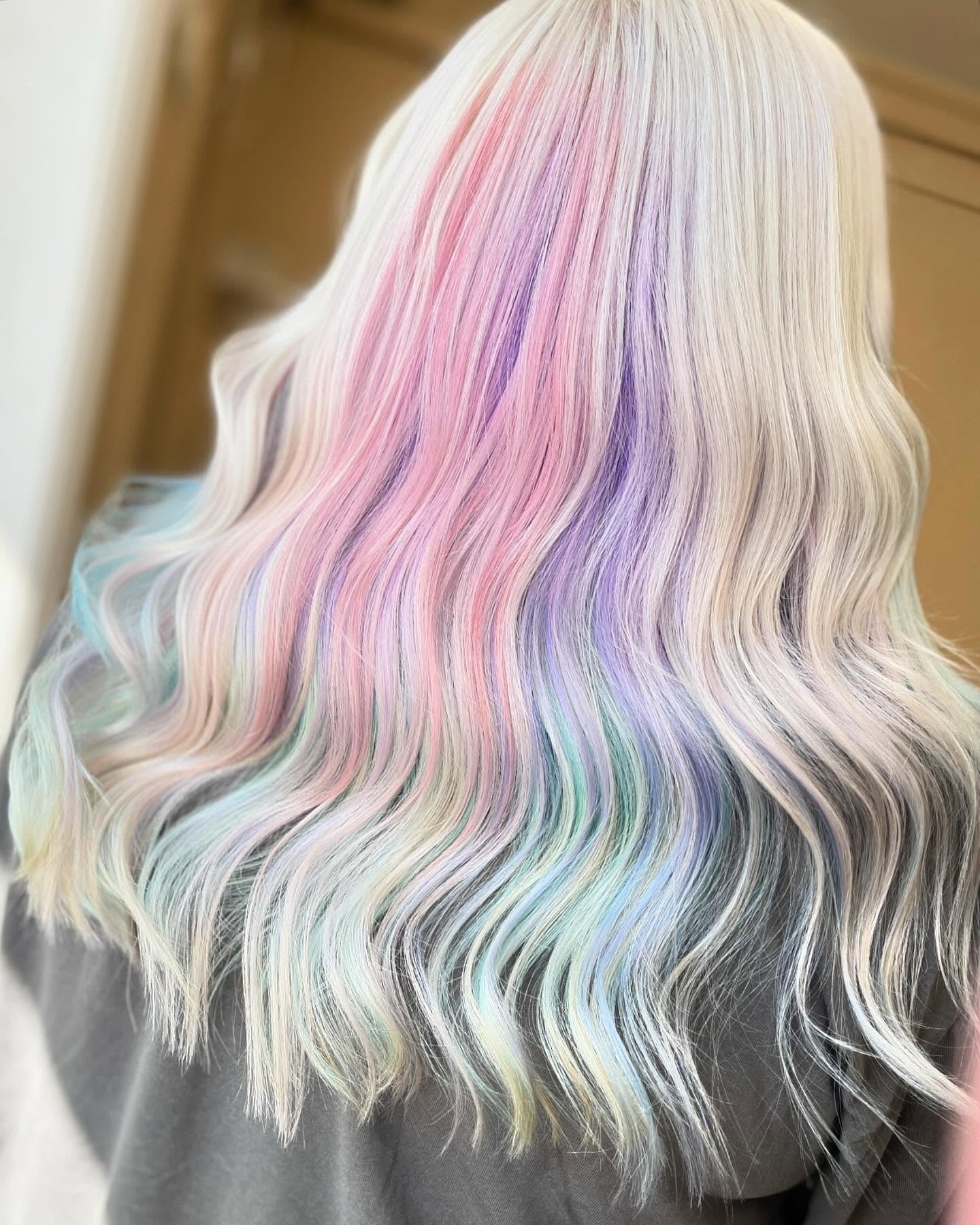 16. Platinpastell mit Regenbogenunterglasur (Pastellhaarfarben)