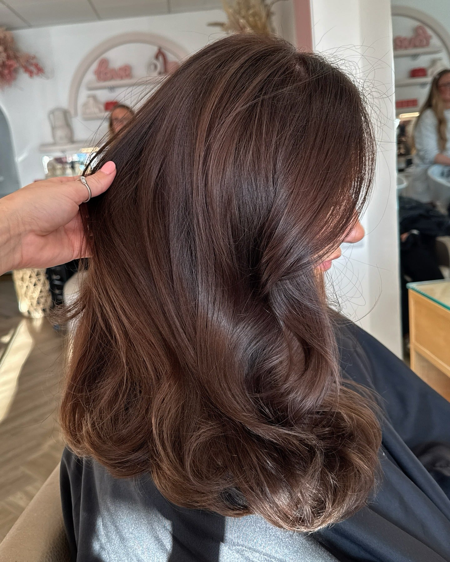 16. Reiche Mahagoni -Brünette (Brünette Haarfarbe)