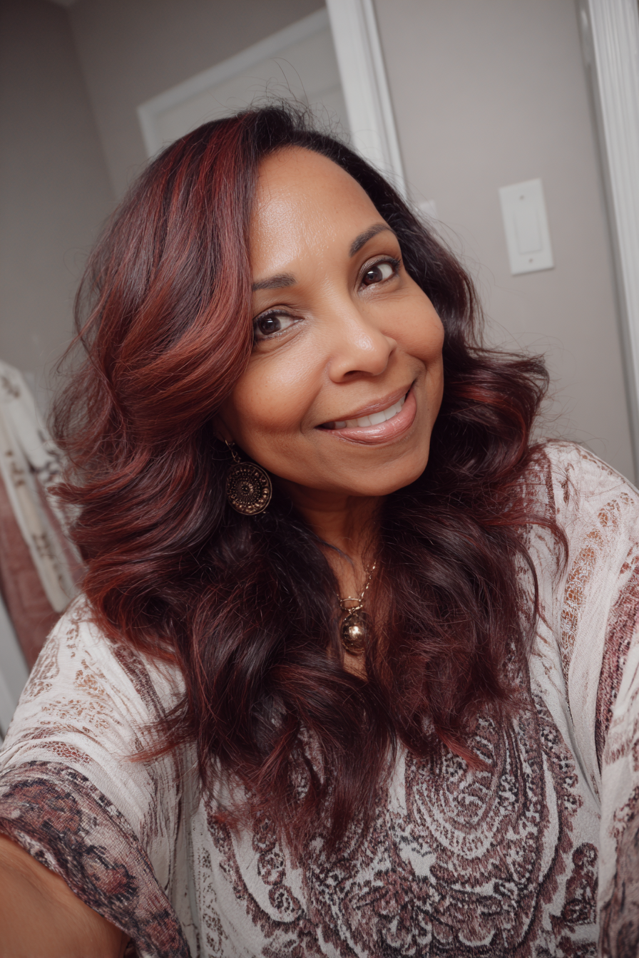 16. Rich Mahogany Wave Shag (Wellige Frisuren für Frauen über 60) – Wellenförmige Frisuren für Frauen über 60