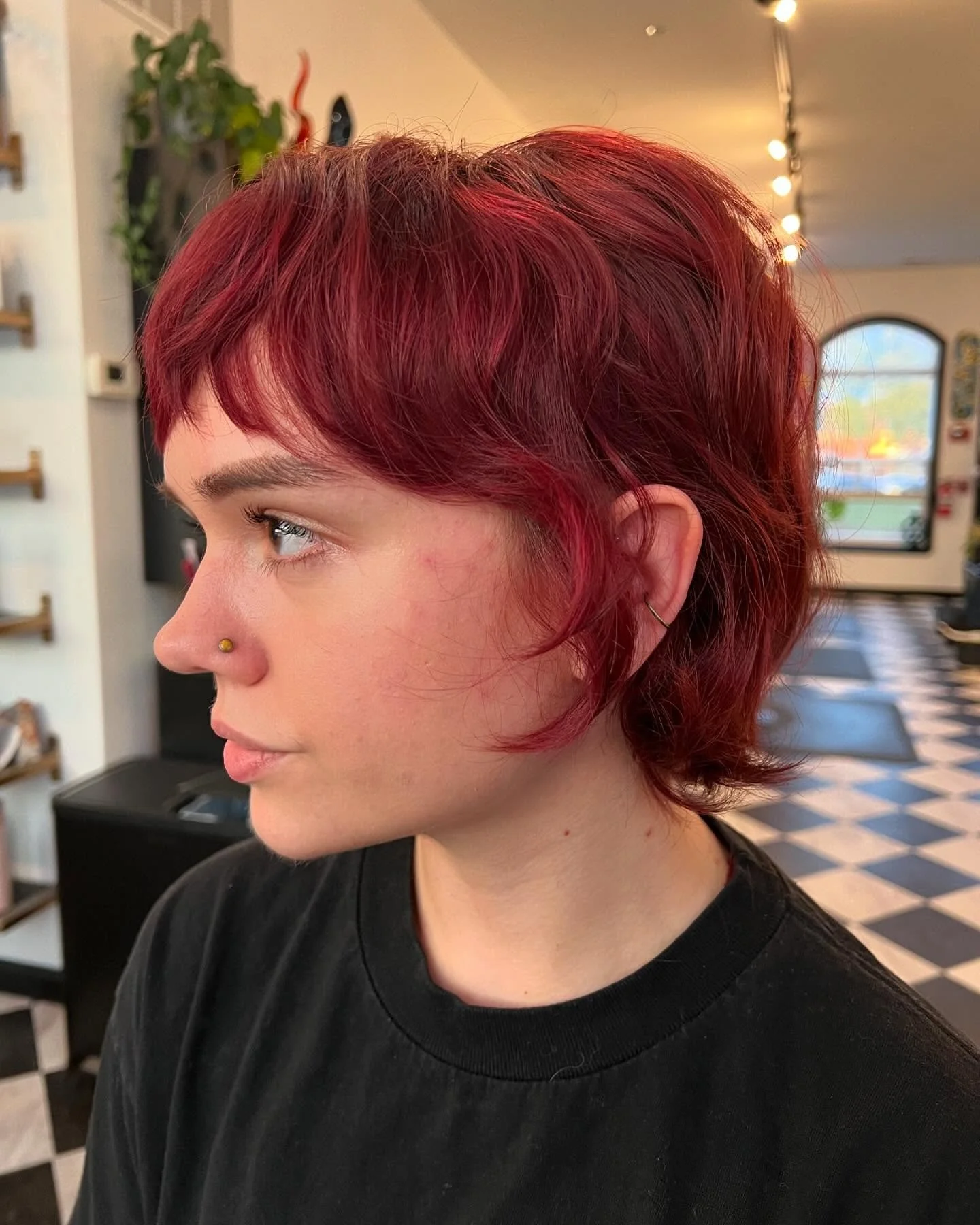 16. Rubinroter zerzauster Pixie (zottelige Pixie-Frisuren)