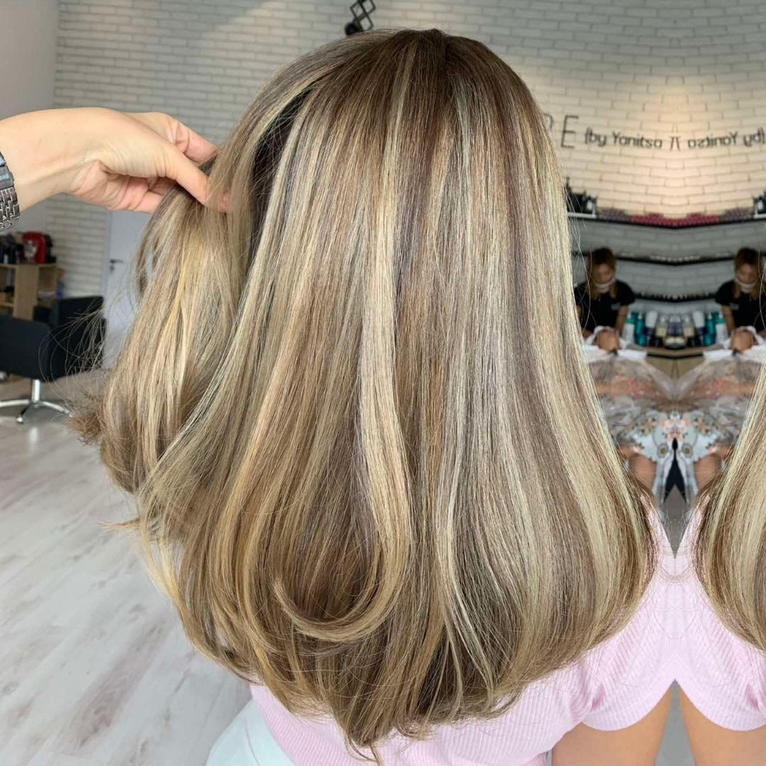 16. Weiche sandige Blondine mit subtilen Konturschichten (sandige blonde Haarfarbe)