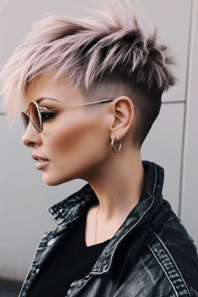 17. Choppy Lavender Pixie mit Undercut