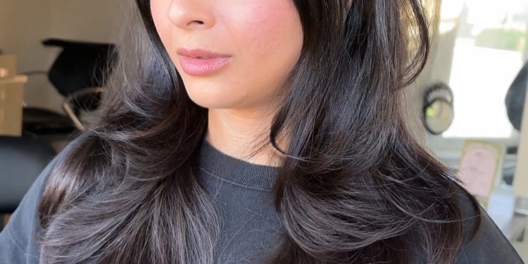 17 lange Shag -Frisuren, die die Lautstärke bringen