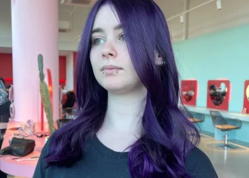 17 lila Haarfarben, die auffallen 2026