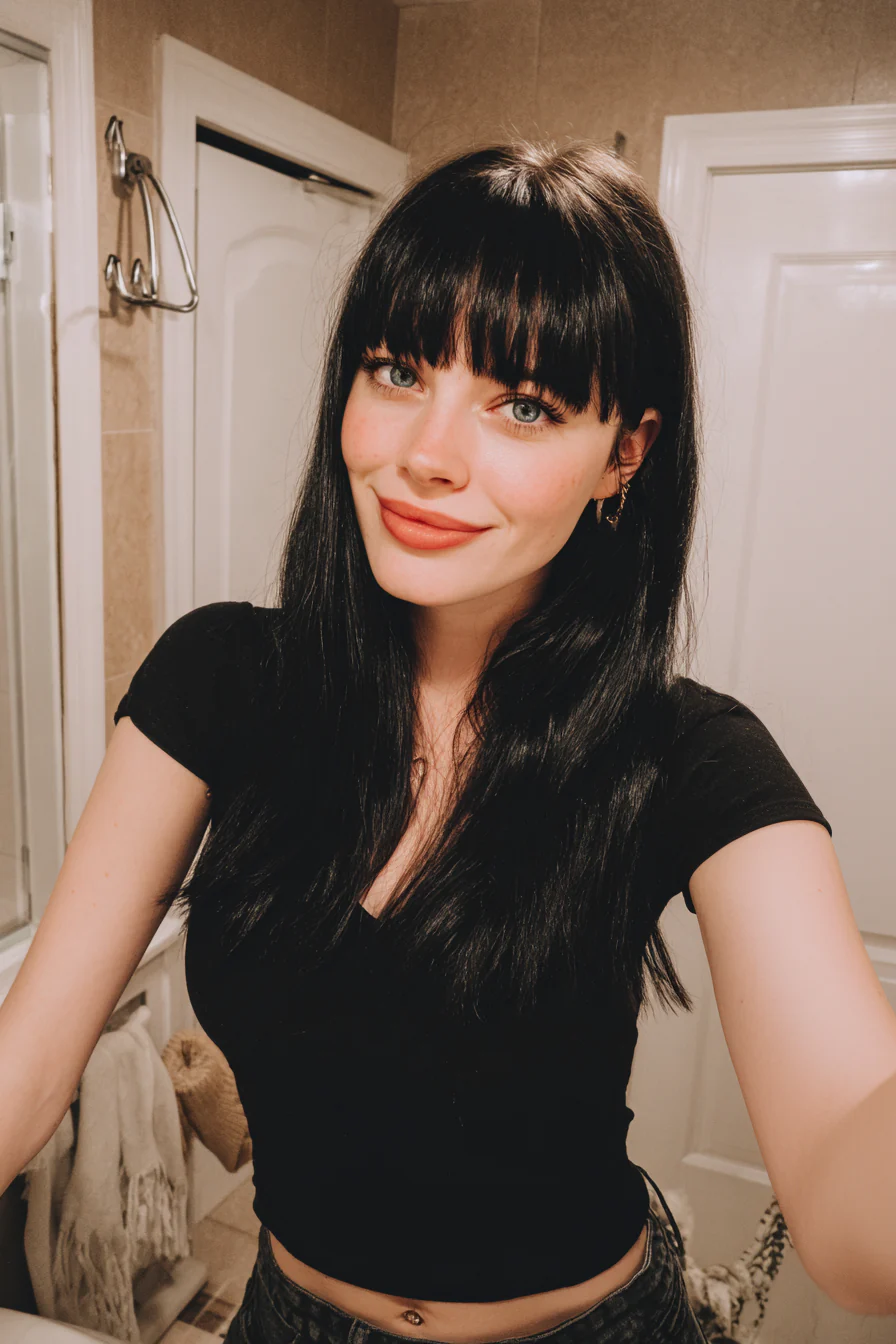 17. Gerader Schnitt mit Baby-Pony in Tiefschwarz (Mittellange Frisuren mit Pony) – Mittellange Frisuren mit Pony