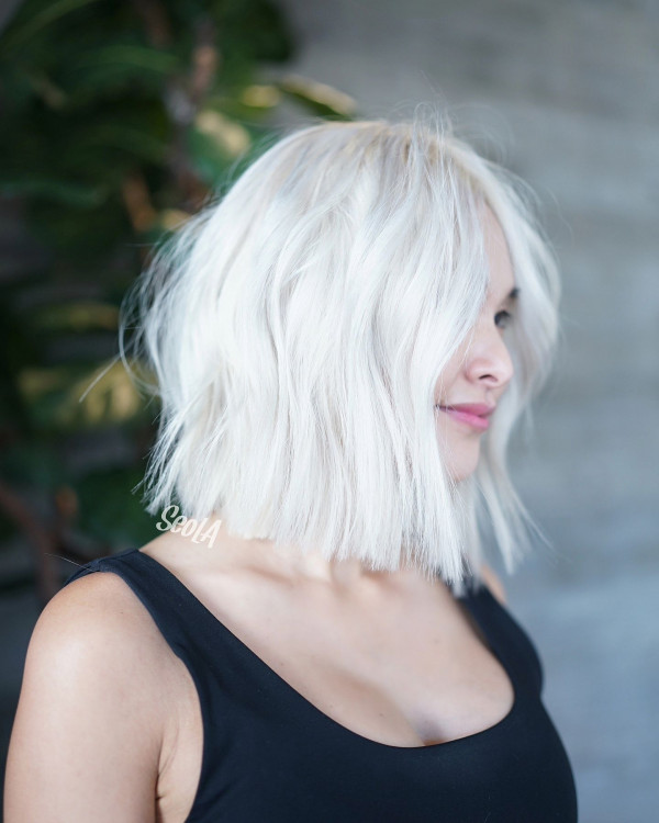 Snowy Platinum Lob, langer Bob -Haarschnitt
