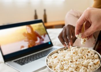 11 Teilzeitjobs, die Sie für die Überprüfung von Filmen zahlen (monatlich 2500 US -Dollar)