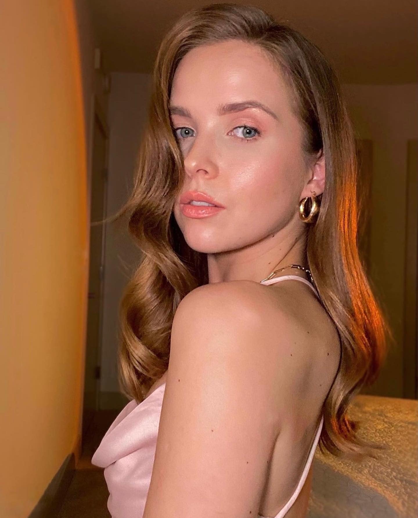 4. Zimt Mokka Gloss Waves (Glamwellen Frisuren)