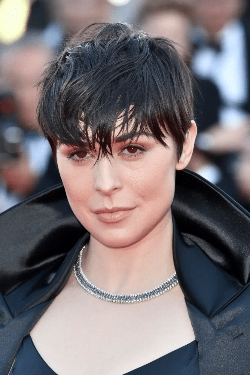 7. Runway-würdiger Wet Fringe Pixie