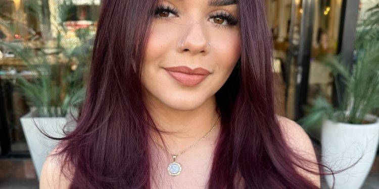 18 atemberaubende Weinhaarfarbstile zum Probieren