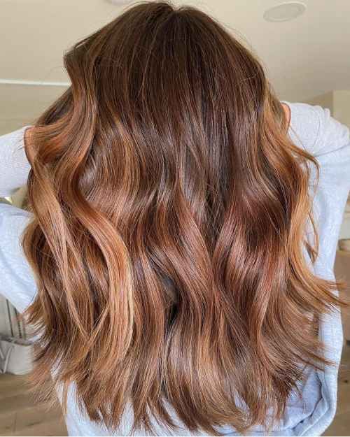 Balayage von dunklem bis hellem Auburn
