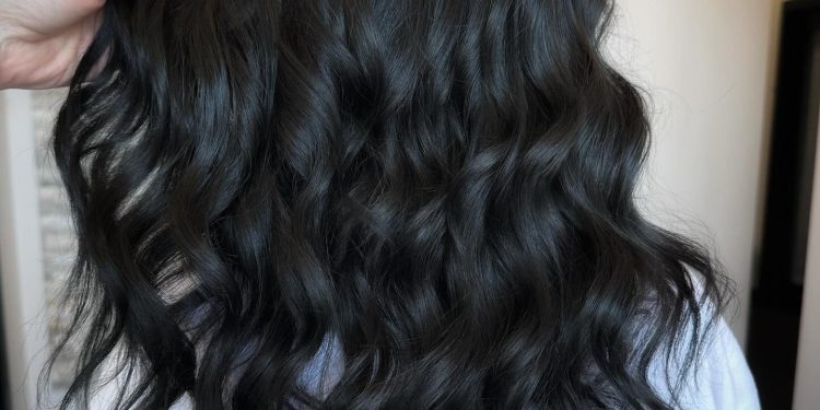 18 erstaunliche Looks mit weicher schwarzer Haarfarbe