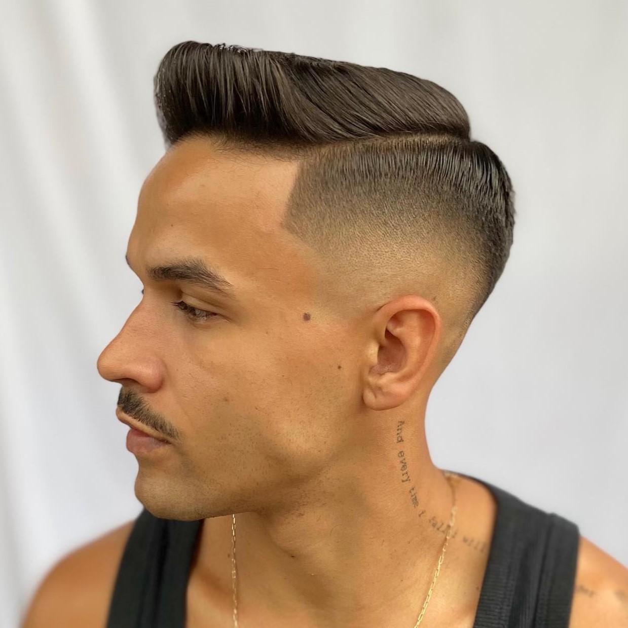 Polierte Haut verblassen Kamm