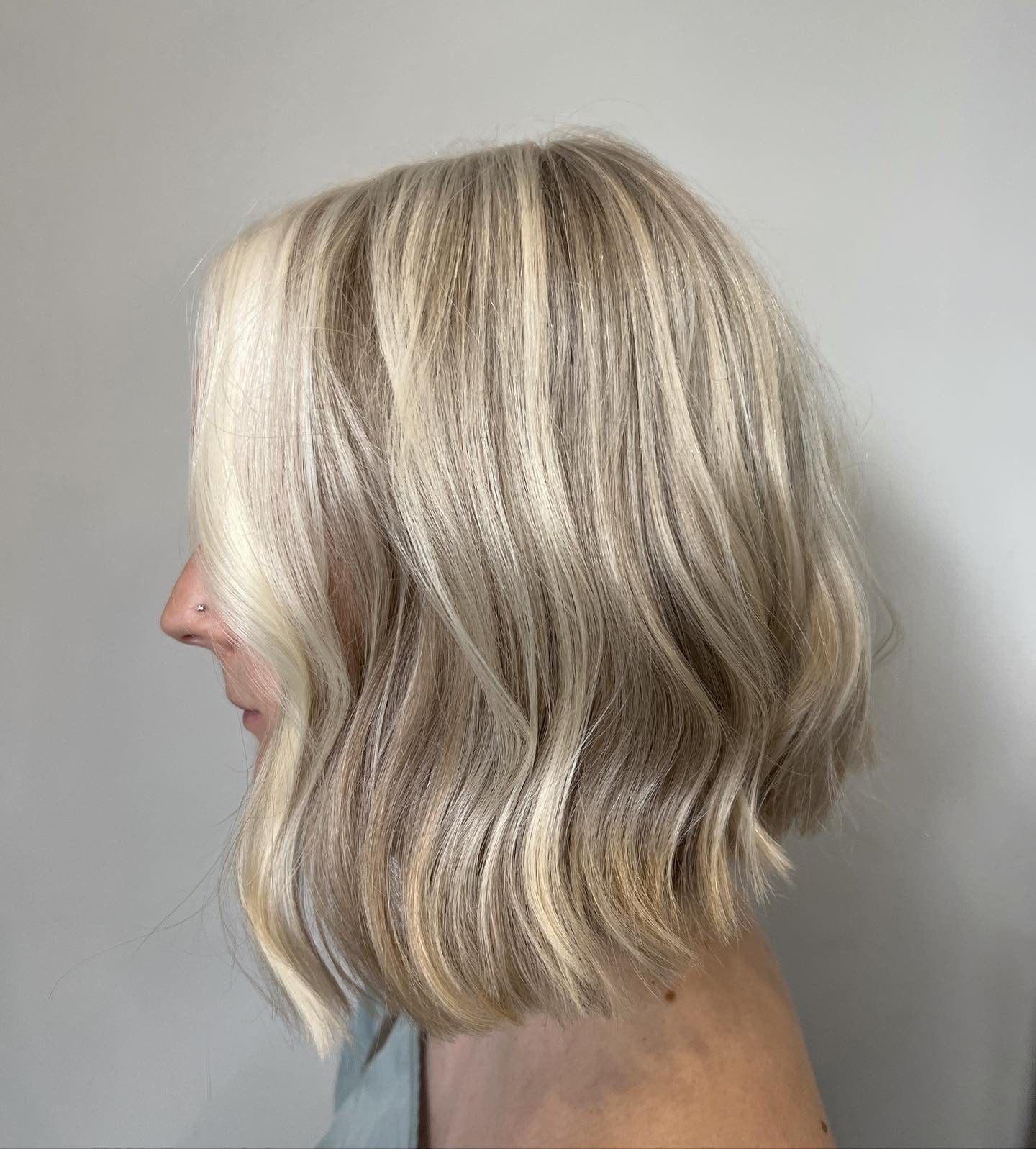 18. Perle Blonde Bob mit weichen Bandwellen (gewellte Bob -Haare)