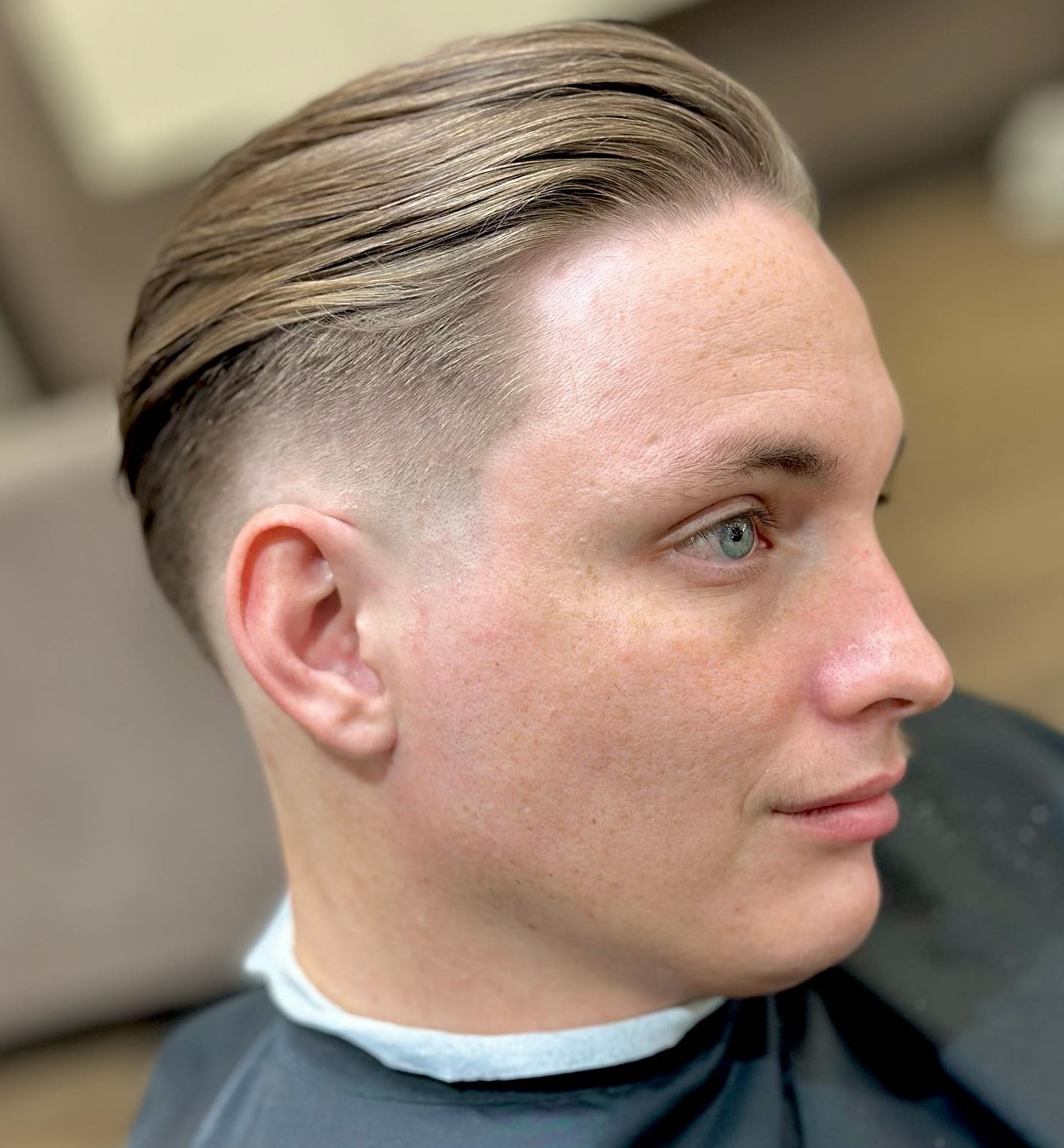 Langer Top -Kamm über Verblassen