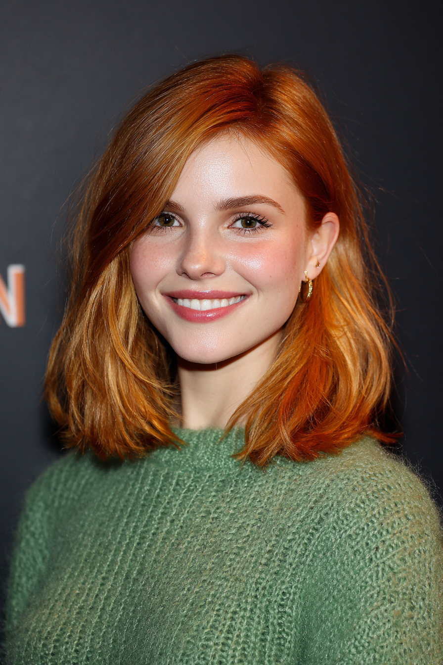 19. Mittel geschnitten mit sich verjüngten Enden und Erdbeerblondon (mittelgroße Haarschnitte für feines Haar) - mittelgroße Haarschnitte für feines Haar