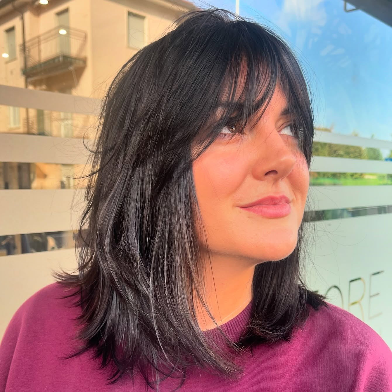 19. Weicher geschichtter Shag mit Engpassschlägen in Espresso Schwarz (Shaggy Bob Frisuren)