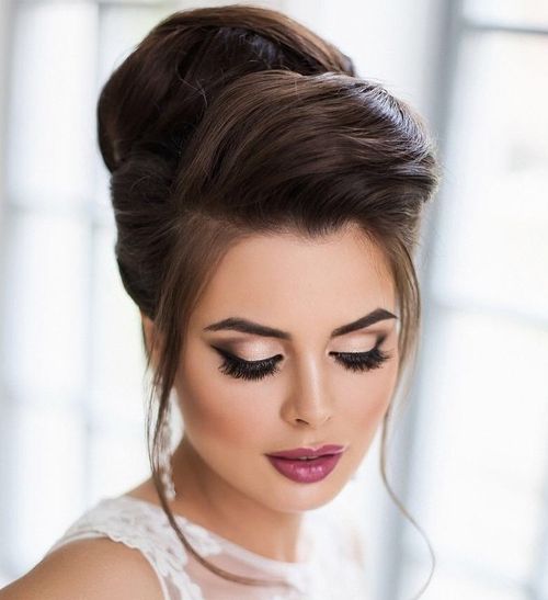 26 Hochzeitshaar Hochsteckfrisuren für elegante Bräute voluminöse Brautbienenstimmung Hochsteckvorhaben