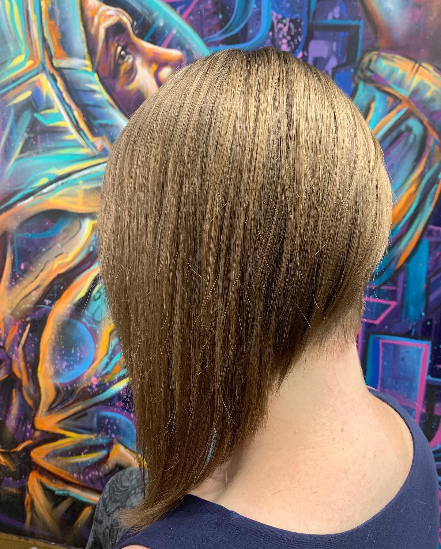 2. klassischer asymmetrischer Bob mit sauberem Nacken -Unterschnitt (asymmetrische Frisuren)