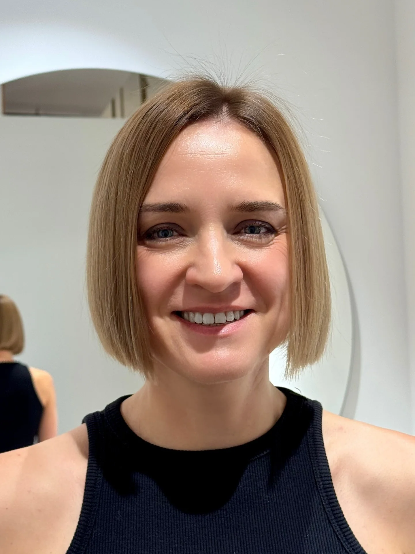 2. Klassischer kinnlanger Bob mit neutralem Blond (kurzes Bob-Haar)