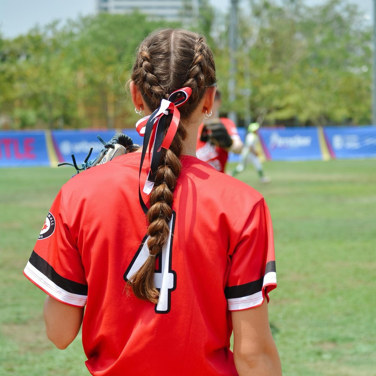 2. Klassisches Doppel -Niederländisch in Pferdeschwanzgeflecht (Softball -Frisuren)