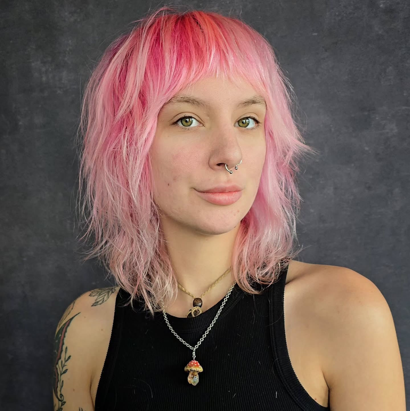 2. Cotton Candy Pink Shag mit wispy Fransen (kurze Shag -Haarschnitte)