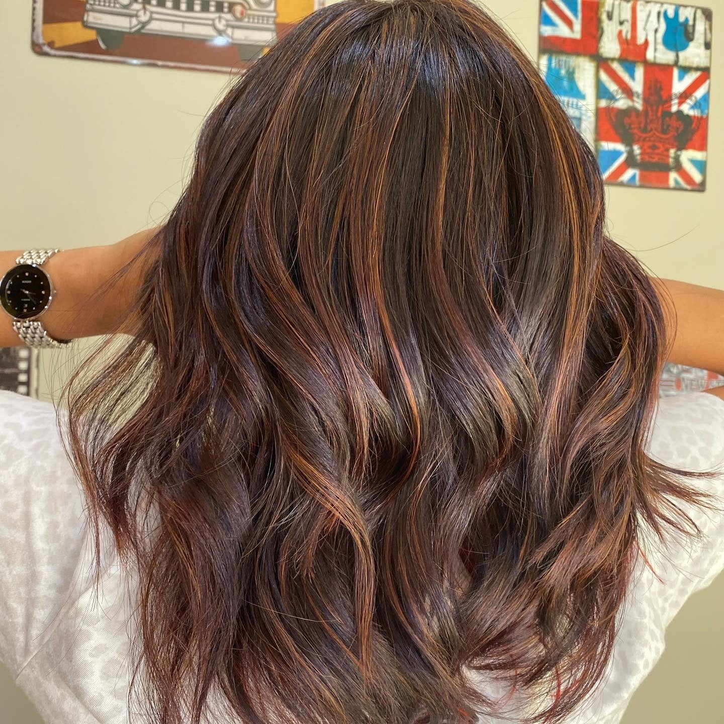 2. Deep Mokka -Wellen mit Zimthighlights (rotbraunes Haar mit Highlights)