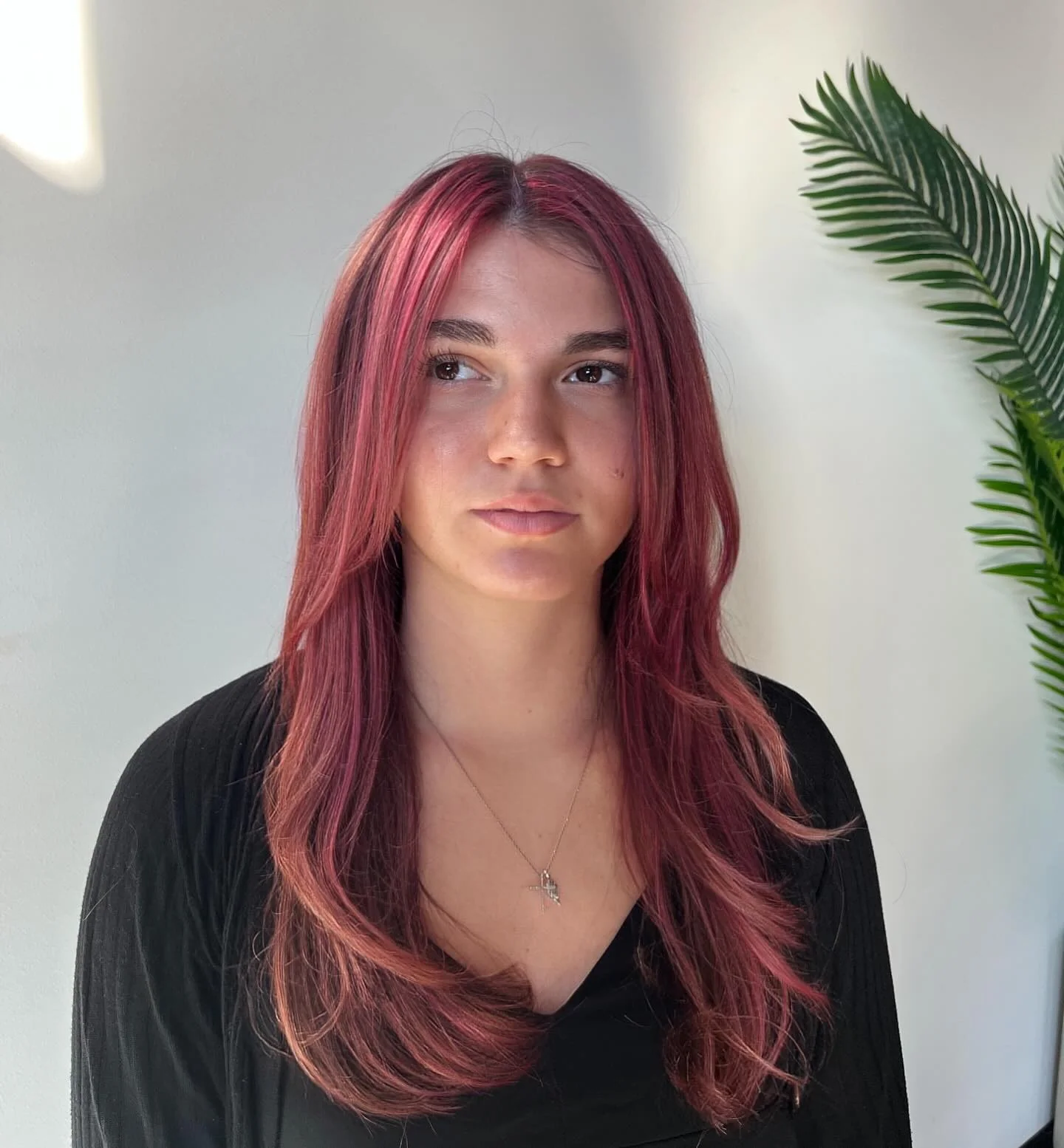 2. Dusty Rose Layered Längen (Rosa Haarfarbe)